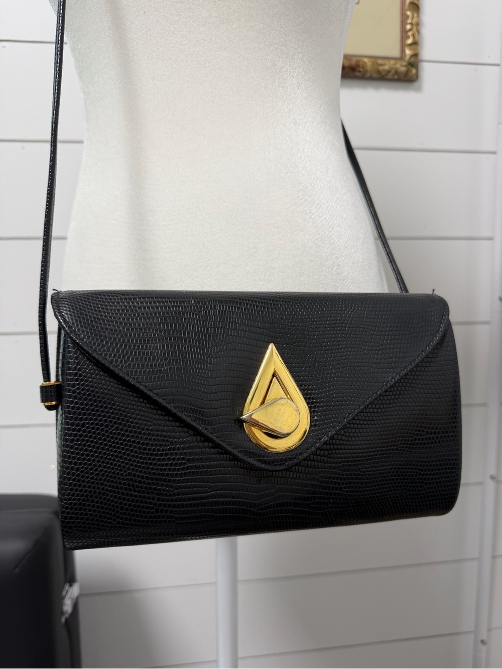 Vintage turn lock crossbody